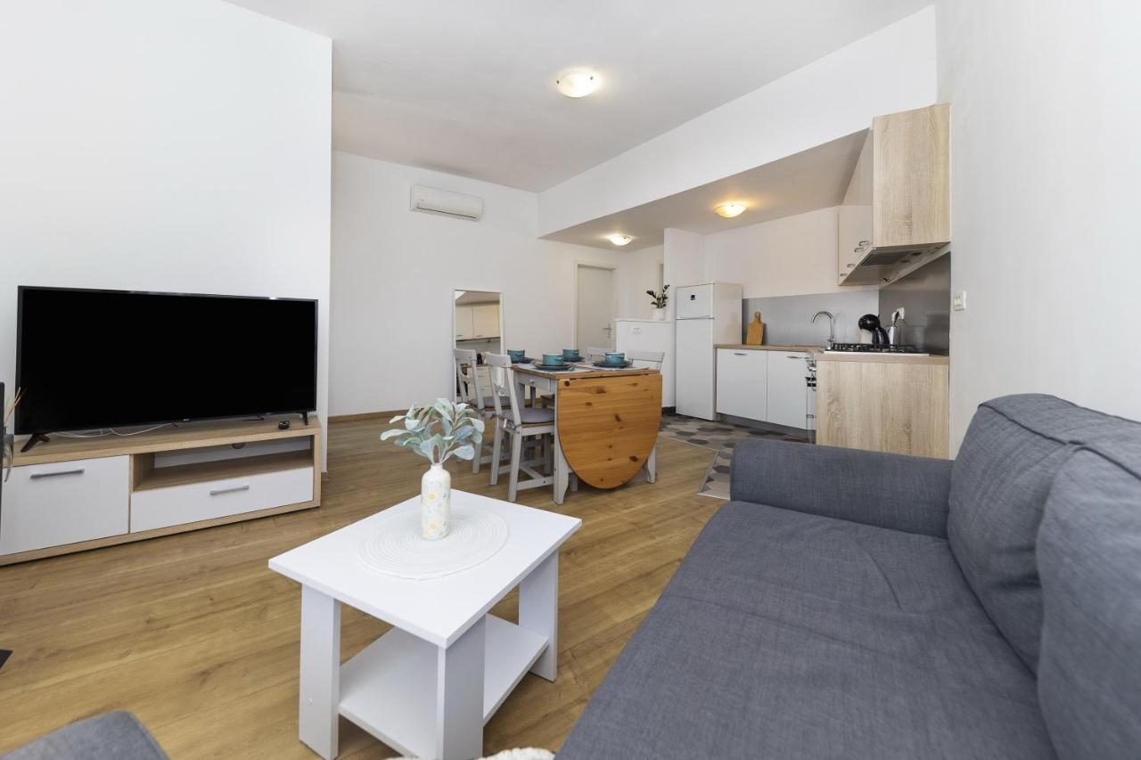 Apartments 23 And 25 With Free Private Parking Zadar Exterior photo