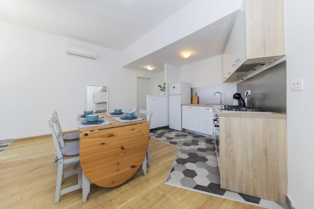 Apartments 23 And 25 With Free Private Parking Zadar Exterior photo