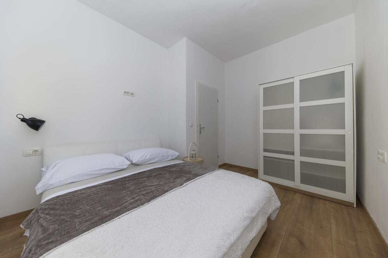 Apartments 23 And 25 With Free Private Parking Zadar Exterior photo