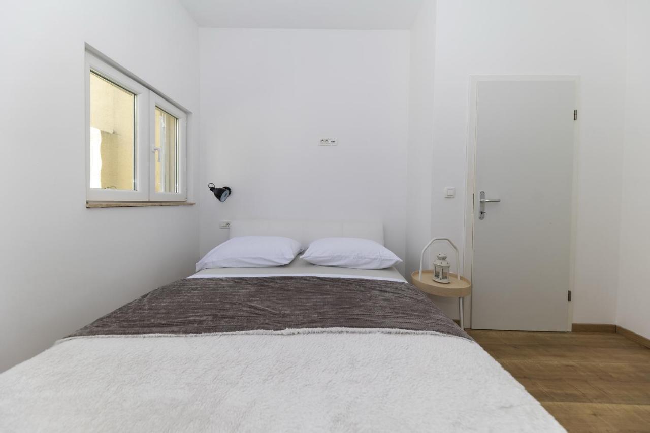 Apartments 23 And 25 With Free Private Parking Zadar Exterior photo