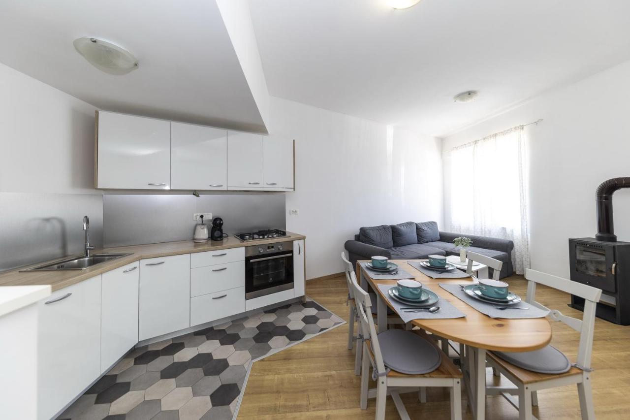 Apartments 23 And 25 With Free Private Parking Zadar Exterior photo