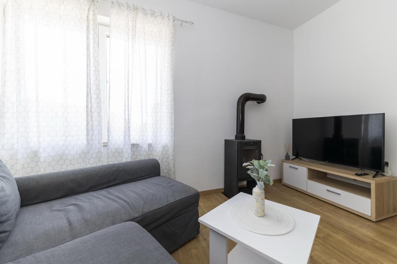 Apartments 23 And 25 With Free Private Parking Zadar Exterior photo